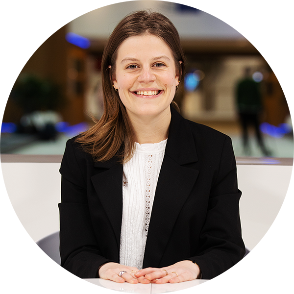 Julia, Information and Communication Officer