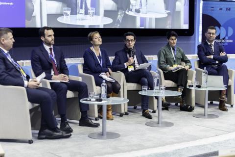 moderated by Plamen A., the Side Session 1 brings together: Chloé Berthélémy, Michel COMBOT, Ignacio Gomez Navarro, Lorelien Hoet and Kazimierz W. Ujazdowski