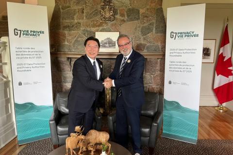 From left to right: PPC's Chairperson Satoru Tezuka and EDPS SecGen Leonardo Cervera Navas. 